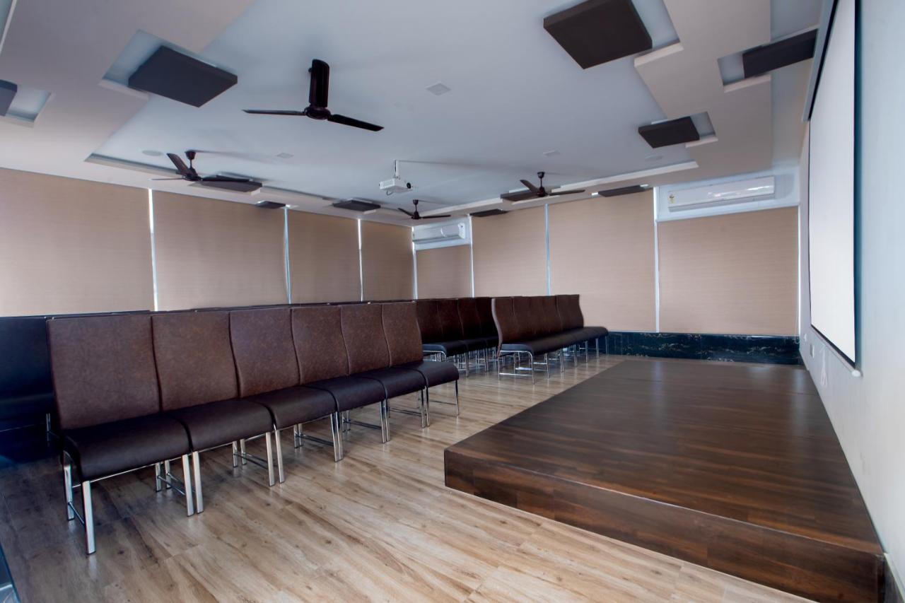 Crystal Lake Suites Coimbatore Exterior photo